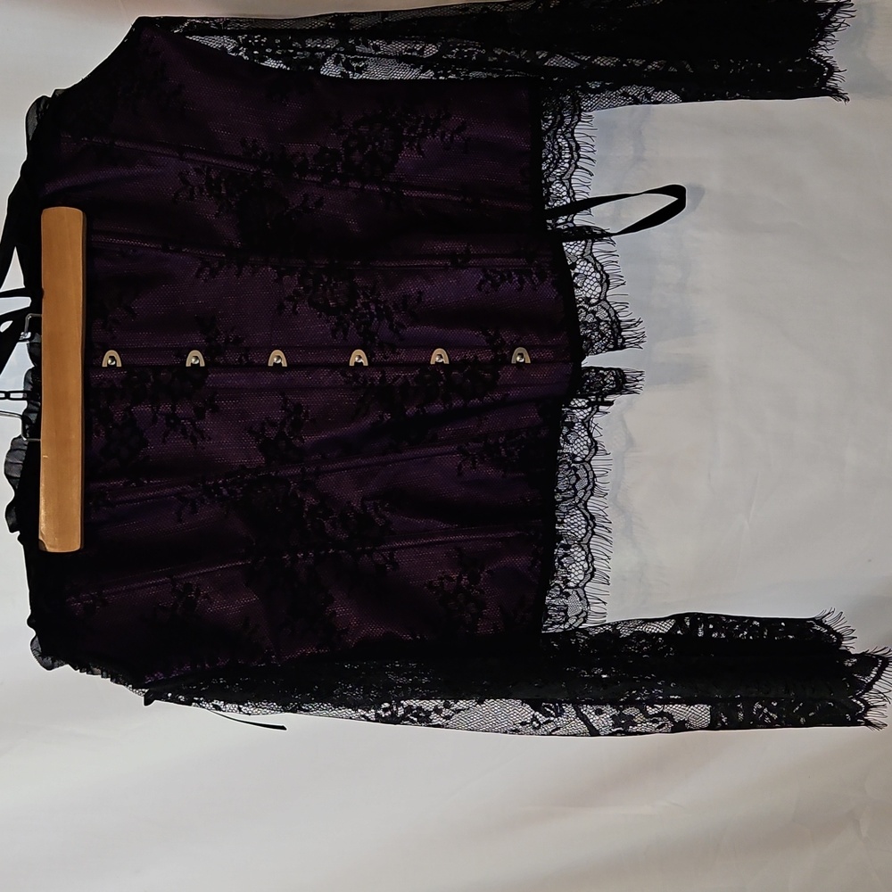 #134 Purple corset with lace detail sleeves - Picture 2 of 7